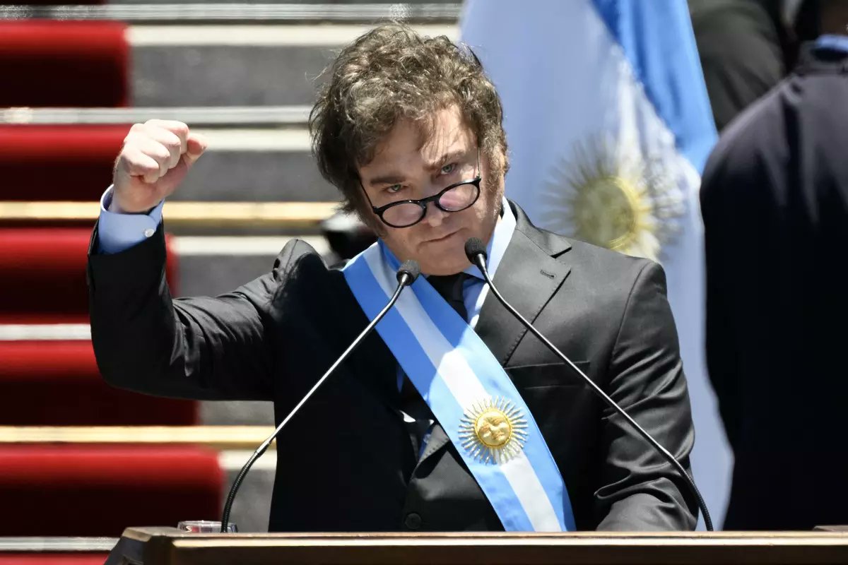 periodistan_'s tweet image. A raíz de la asunción de Javier Milei en Argentina, les traigo el siguiente ránking:
10 OUTSIDERS POLÍTICOS QUE LLEGARON A PRESIDENTES DE SUS PAÍSES.