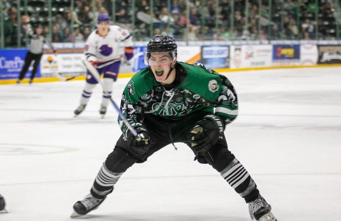 RidertownUSA's tweet photo. Who’s ready for the 3rd consecutive day of RoughRiders hockey? The Riders are on the road to Madison. Puck drops at 3:05 pm. Live streaming at FloSports. Good luck and safe travels! #RoughridersHockey #GameDay3 #OnTheRoad 🐎 https://t.co/G8NzQELSoI