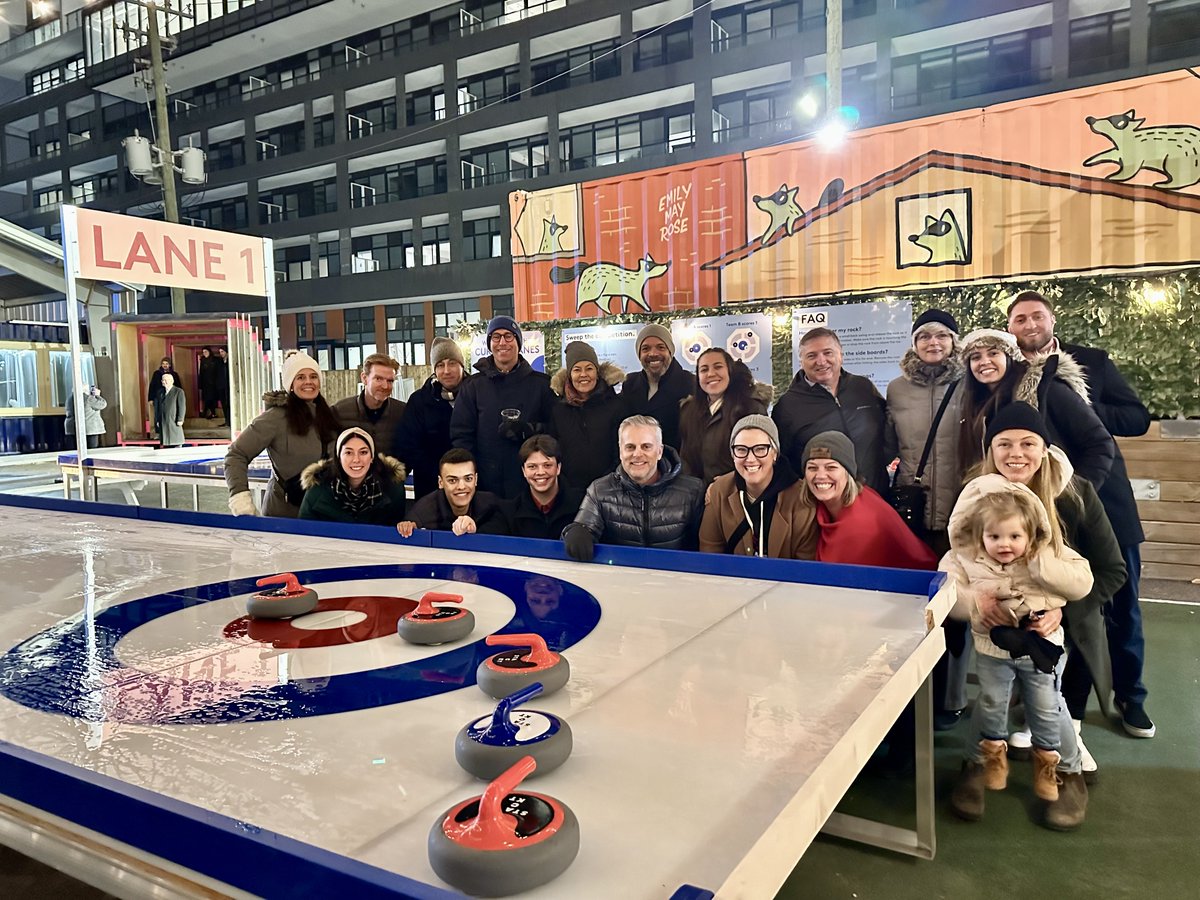 RockSolidCurl's tweet photo. What a great night we had at @stacktmarket earlier this week checking out the new @StreetCurling setup and hanging out with some of our favourite people 🥌 Thanks to everyone who came out to join us!
#CurlAnywhere #STACKT #Toronto #ToDoInTO #OutdoorCurling #IcelessCurling https://t.co/T64Fpc3Pd3
