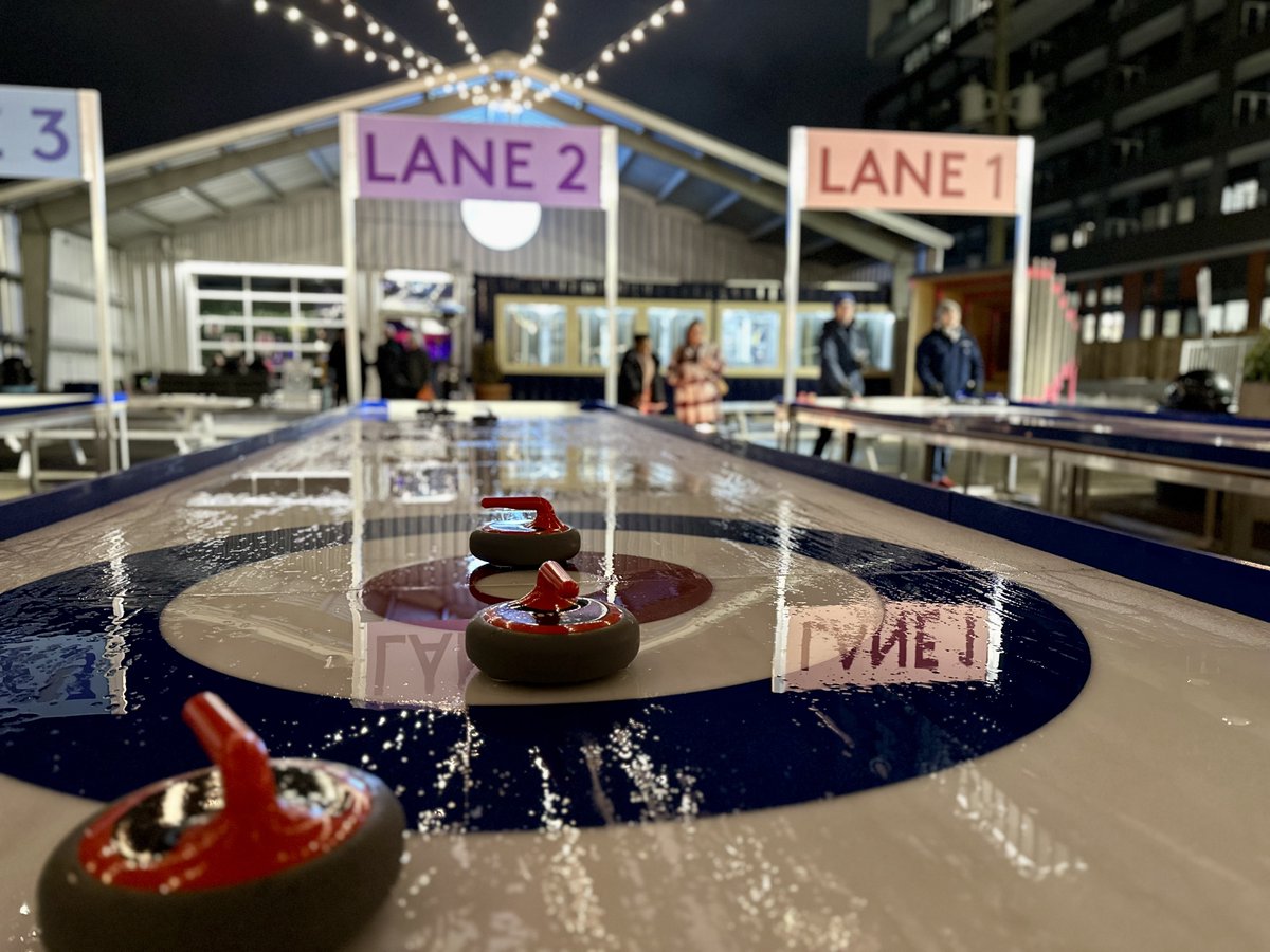 RockSolidCurl's tweet photo. What a great night we had at @stacktmarket earlier this week checking out the new @StreetCurling setup and hanging out with some of our favourite people 🥌 Thanks to everyone who came out to join us!
#CurlAnywhere #STACKT #Toronto #ToDoInTO #OutdoorCurling #IcelessCurling https://t.co/T64Fpc3Pd3