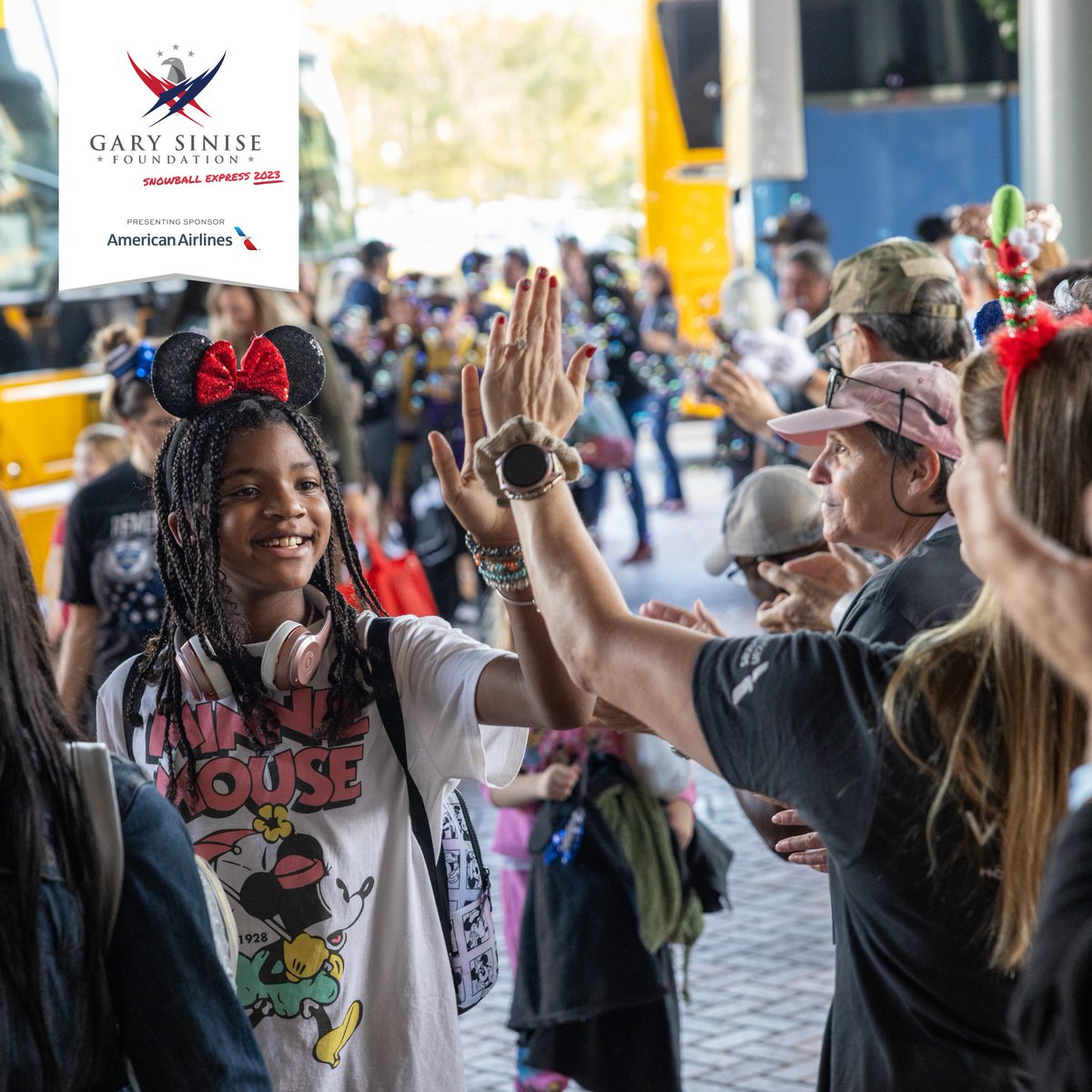GarySiniseFound's tweet photo. Today, thanks to you and our presenting sponsor @AmericanAir, over 1,000 children and surviving parents or guardians of fallen First Responders were flown to Orlando for a 5-day healing experience at Disney World. Here are a few photos from the 1st day of this magical journey! https://t.co/1ULQQmw3Ee
