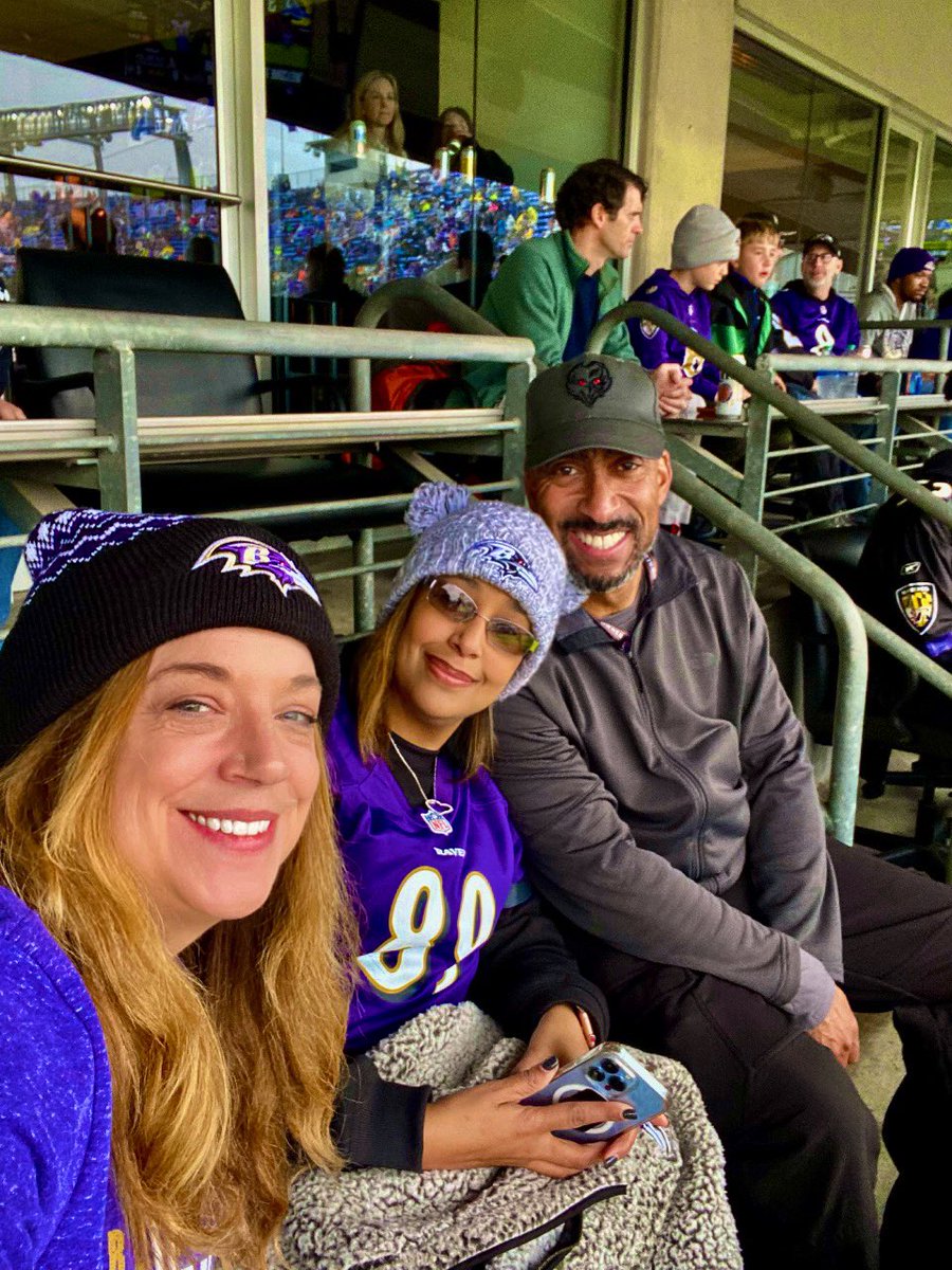 TaylorBWBAL's tweet photo. @ammochick97 @TonyWBALTraffic 
Go @Ravens !@wbalradio https://t.co/WlziLRnoUk