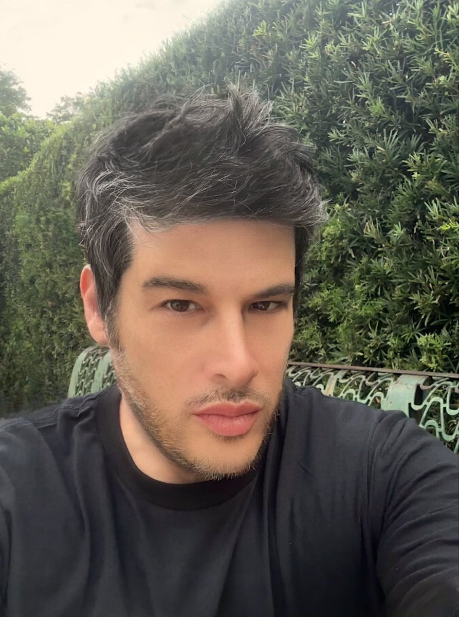 Who’s having a lazy Sunday? A little cloudy in LA this morning, but at least it’s warm enough to be outside! #JoshSabarra #Sunday #weekend #LosAngeles #LA #holidays