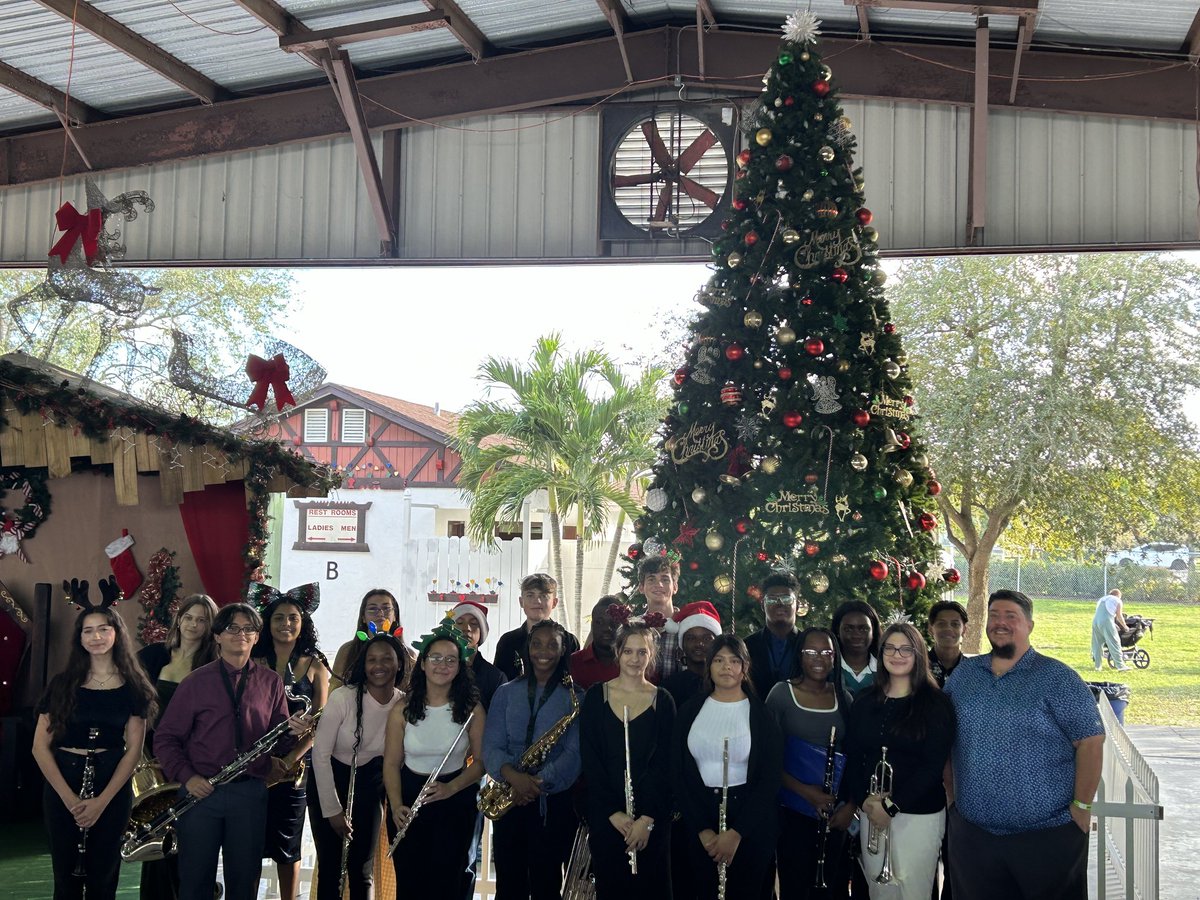 Garcia_Bands's tweet photo. 'Tis the season for band. Doing some Caroling for the American German Club's Christkindlemrkt. Grateful for these opportunities to connect with the community. @DrGarciaHS @PrincipalOtero @kgwhetsell #bulldogband #TisTheSeason #grateful https://t.co/ZMkryHmWop