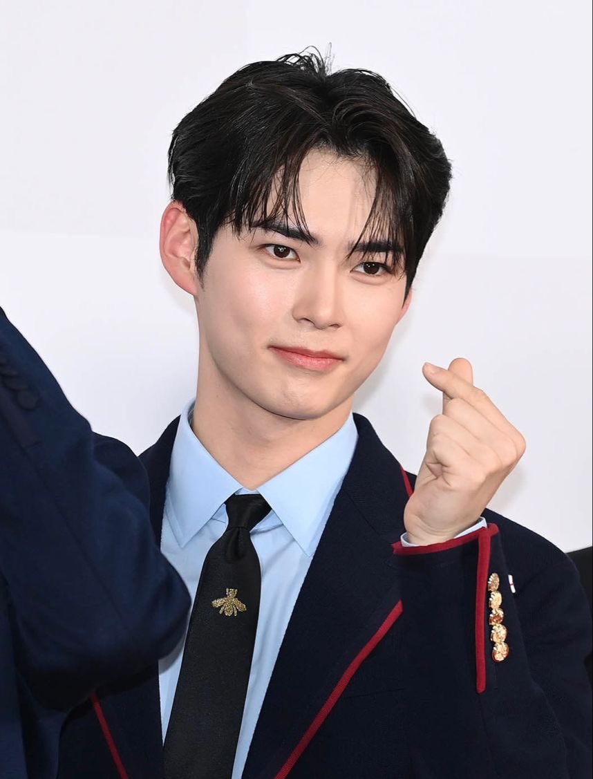 #CRIS no Red Carpet do NMA 2023 

Com todo amor e graciosidade, temos a presença ilustre deste nidol. Uma conversa com ele o mesmo nos falou que não importa de não ganhar prêmio o importante é a diversão e participação. 

 #NMA2023_RedCarpet #NMA2023 #CUNET <a href="/CunetNR/">Cunet</a>