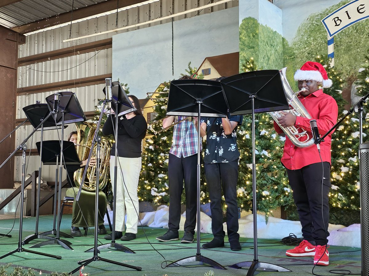 Garcia_Bands's tweet photo. 'Tis the season for band. Doing some Caroling for the American German Club's Christkindlemrkt. Grateful for these opportunities to connect with the community. @DrGarciaHS @PrincipalOtero @kgwhetsell #bulldogband #TisTheSeason #grateful https://t.co/ZMkryHmWop