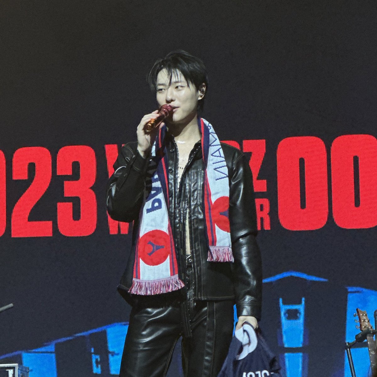 nonadaptation's tweet photo. girls when they finally experience their favourite kpop artist live in concert ❤️❤️❤️ https://t.co/it7nyYmF8q