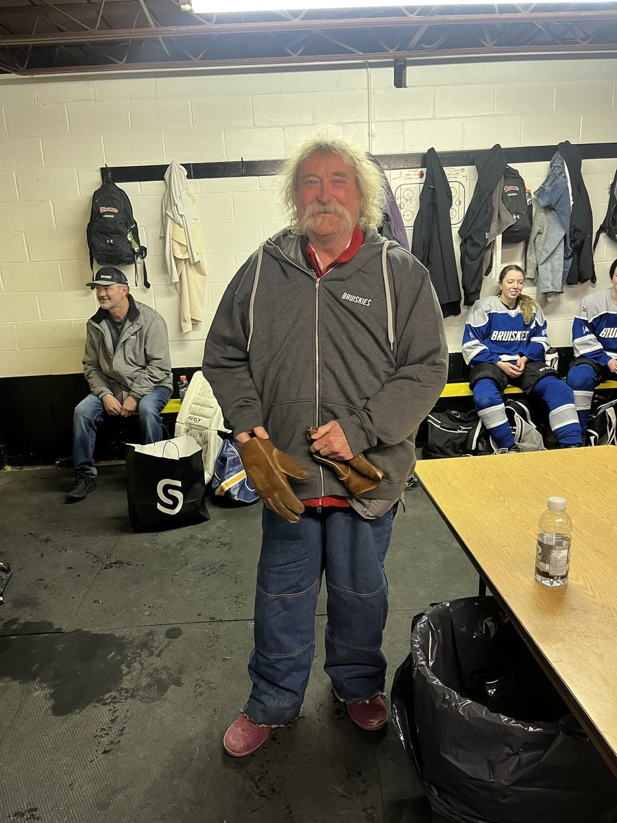 mlynn_333's tweet image. Rest in peace @Dirtyshirtsca the hockey world lost a legend last evening. We will be forever grateful for your years of support. #forecheckbackcheckpaycheck