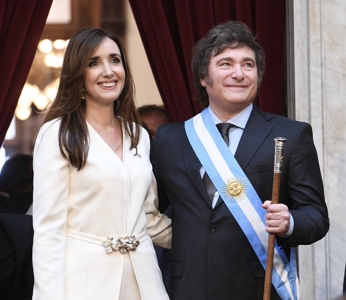 A 40 años de la recuperación de la Democracia, <a href="/JMilei/">Javier Milei</a> y <a href="/VickyVillarruel/">Victoria Villarruel</a> prestaron juramento y asumieron como presidente y vicepresidente de la Nación.

Éxitos para ambos en esta nueva era y trabajemos por una #Argentina con más federalismo, desarrollo y progreso 🇦🇷
