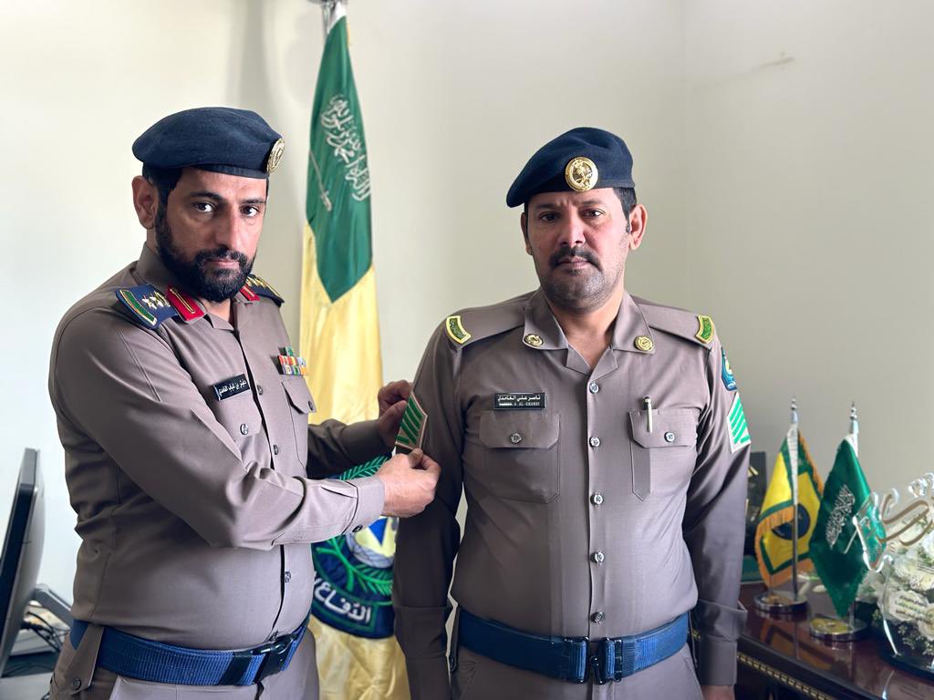 hjhaj_i's tweet photo. نبارك للرقيب أول ناصر بن علي بن سالم الهجهاجي بمناسبة ترقيته لرتبة رقيب أول
سائلين المولی عزّ وجل أن يجعلها له عوناً لخدمة دينه ومليكه ووطنه 🇸🇦 https://t.co/bksma7PM9K