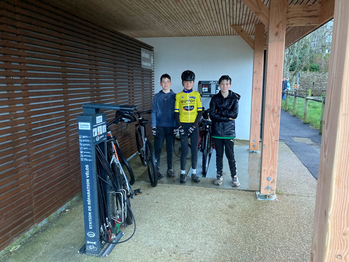 #landeda #paysdesabers
Succès ce dimanche de la station cyclable du Port de l'Aber Wrac'h.
Lavage et réparation de vélo.
Un outil opérationnel et ouvert à tous, référencé dans les application de randonnée à vélo.
#mobilitésactives #mobilitesdouces #mobilitédurable