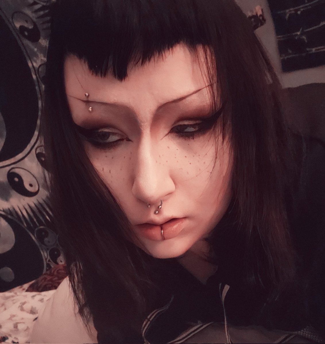 Fkin around with contour.

#gothcommunity #makeup #altmakeup #gothmakeup