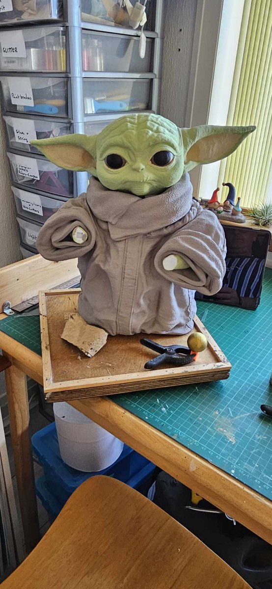 VlZUAL_'s tweet photo. Life size grogu finished! https://t.co/Xs7q8jXICM