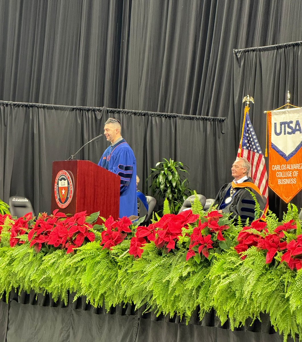 theCavazosJ's tweet image. It was truly an honor of a lifetime to welcome 3,218 new @UTSA grads to our Alumni family! HUGE congrats to each &amp;amp; every grad! You’re officially in it, “for the long run!” #ForeveRowdy