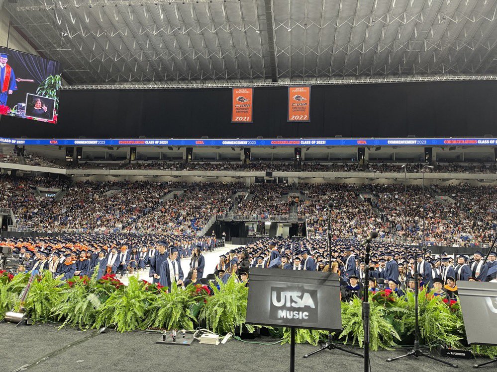 theCavazosJ's tweet image. It was truly an honor of a lifetime to welcome 3,218 new @UTSA grads to our Alumni family! HUGE congrats to each &amp;amp; every grad! You’re officially in it, “for the long run!” #ForeveRowdy