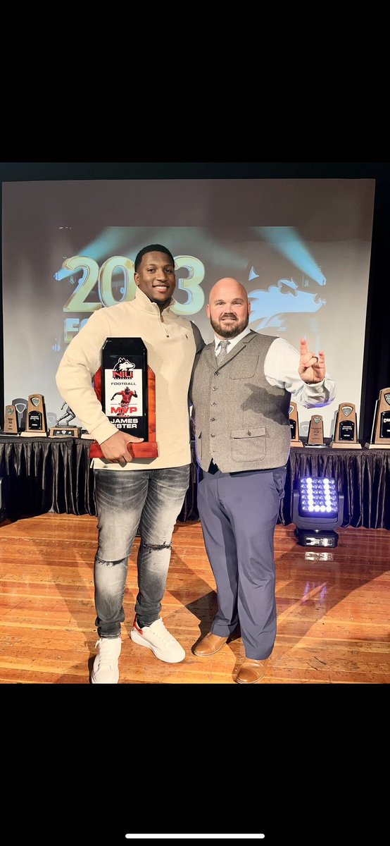 J2Ester's tweet image. Relationships matter, loyalty matters. Don’t let anyone tell you they don’t. Blessed to have been continuously surrounded with so much love and support 🖤