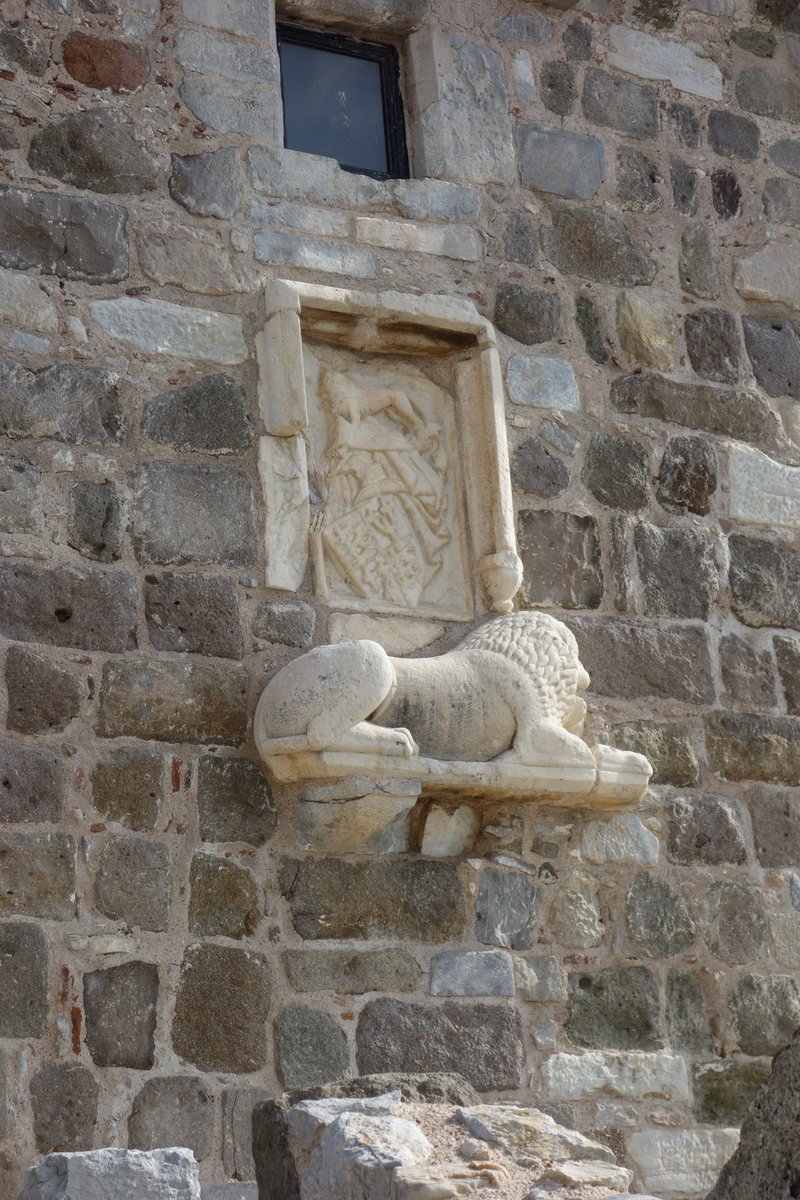 For #SpoliaSunday, a splendid ancient lion living on the English Tower in Bodrum Castle in Turkey (1399-1413 CE). The lion above the coat of arms is old but not ancient - it belongs to Henry IV.