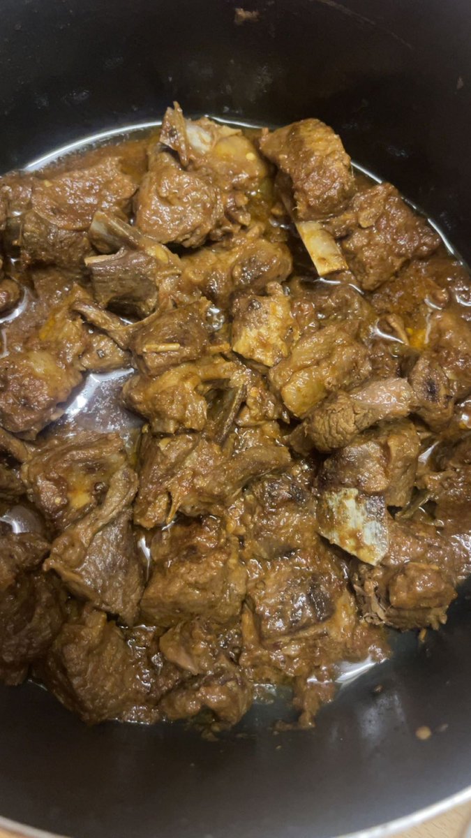 aniqa_nasir's tweet photo. Jis Jis nay mutton khaana h aa jayen 😄😄 #dinner #mutton #muttonkarahi #dinnerready https://t.co/OS5sHlquvY