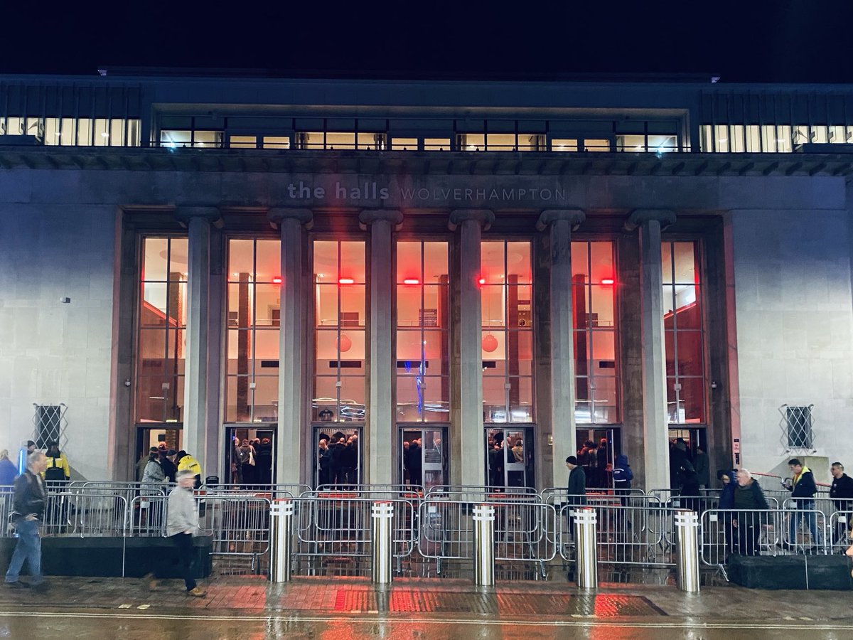 StephenWheel's tweet image. Tonight! Live on stage Geddy Lee in Wolverhampton! Excited 😁