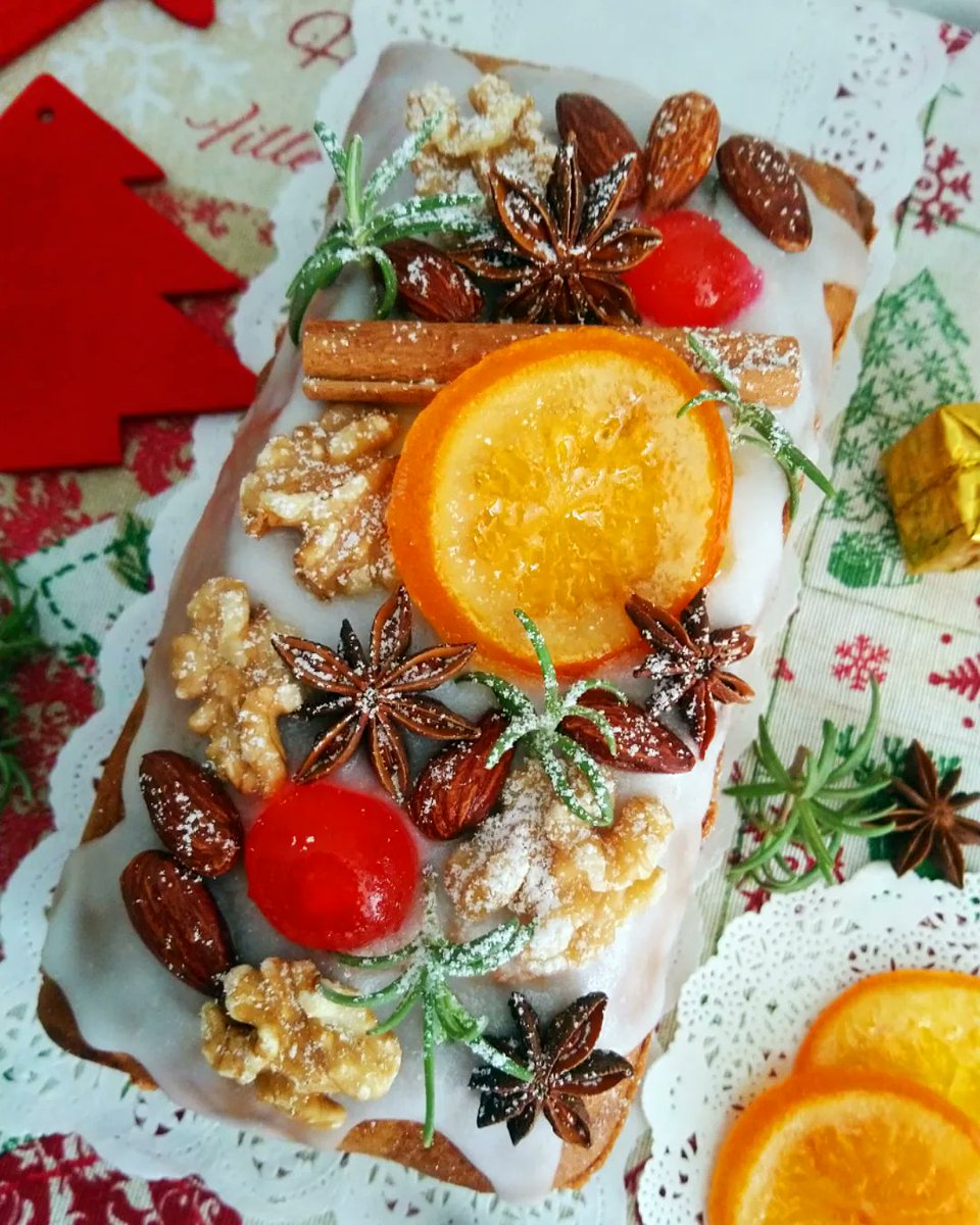 FresasConChoco's tweet photo. 🎄Xmas cake 🎄
Nueva receta de este pastel de Navidad, de origen inglés con fruta confitada, frutos secos y pasas decorado con icing y mucha magia navideña 🦌
No te pierdas la #receta ⬇️
https://t.co/khiPn3PeQh
@NuezCalifornia #plumcake #navidad #xmas #xmasrecipe https://t.co/8YLHETSCZS