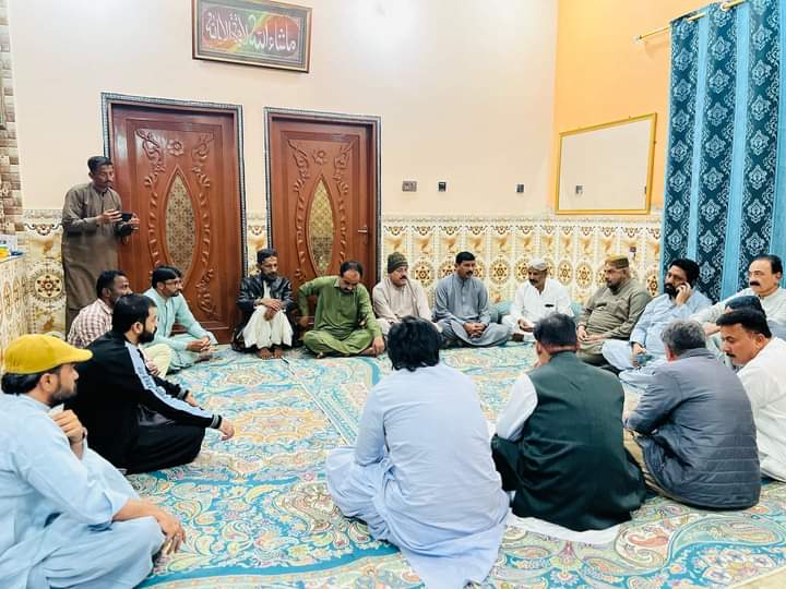 SajjadRind92's tweet photo. میئر میرپورخاص عبدالرؤف غوری نے وال کٹ میں بلوچ ہاؤس پر سلیم بلوچ سے ان کی ساس کی وفات پر تعزیت کی اور مرحومہ کی روح کو ایصال ثواب کیلئے فاتحہ خوانی و دعا کی۔ 

اس موقع پر یو��ی چیئرمین اور وائیس چیئرمین ان کے ہمراہ تھے.
#Mayormirpurkhas #PPP @ARaufGhoriPPP https://t.co/mDYGoDmI3E