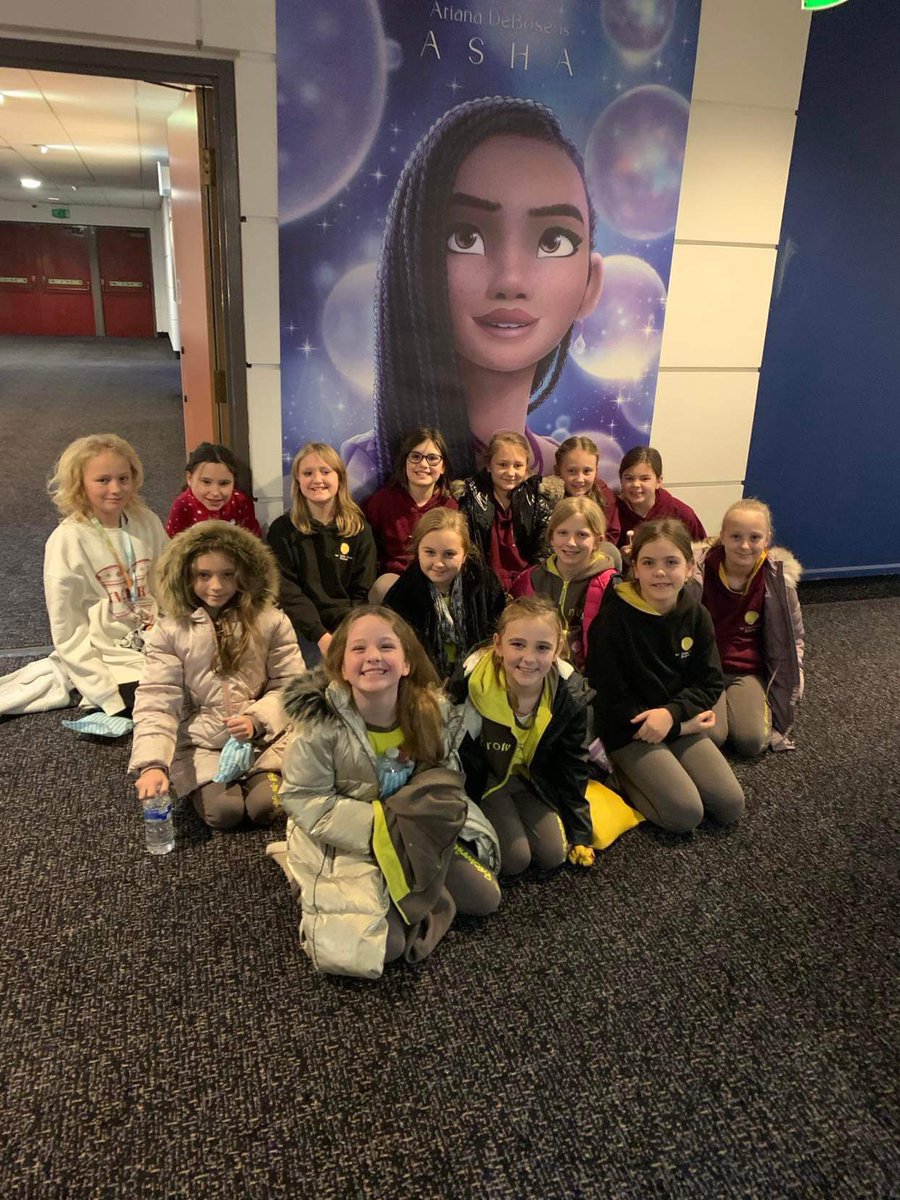 1stCrownWood's tweet photo. 1st Crown Wood Brownies had a lovely time watching Wish this morning @Girlguiding #Girlguiding #GGSWE #GirlguidingSouthWestEngland #GirlguidingRoyalBerkshire #SouthEastDivision https://t.co/zWwZz4H0jM
