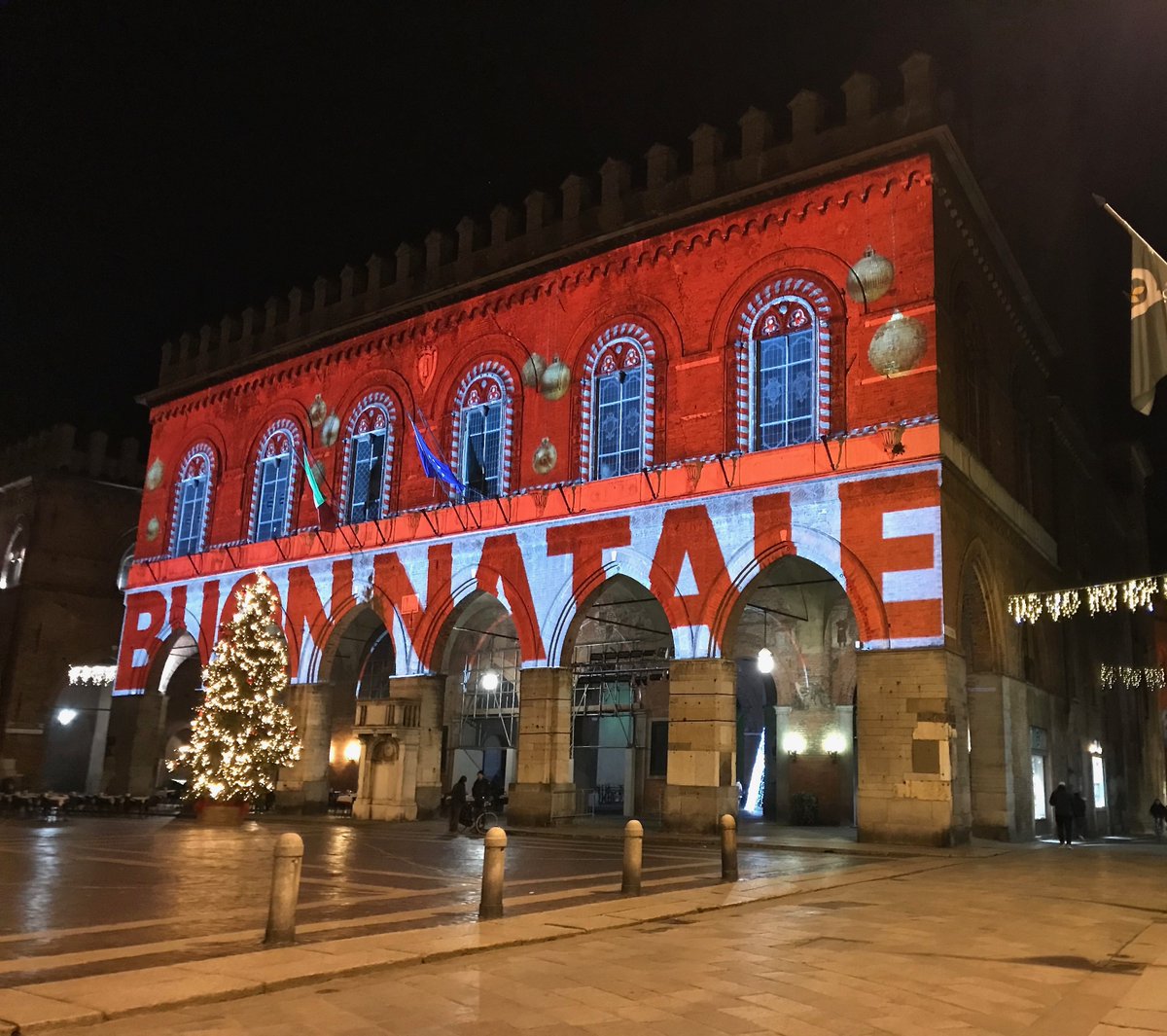 GroupDive's tweet photo. #Cremona #MerryChristmas2023 https://t.co/XFUP8H0kfu