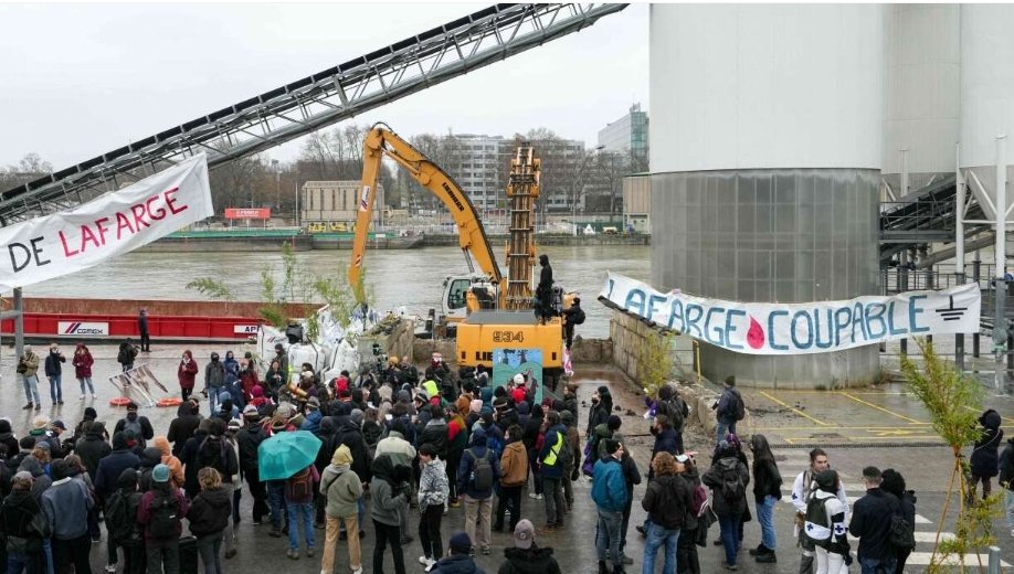 Oxitan30's tweet image. Les écolos vandalisent un site Lafarge..
Et ils comptent construire comment les mosquées et les centres d&apos;accueil pour migrants ?!
L&apos;hypocrisie des écolos.
L&apos;immigration est une aberration écologique.
#BFMTV #cnews #HDPros2WE