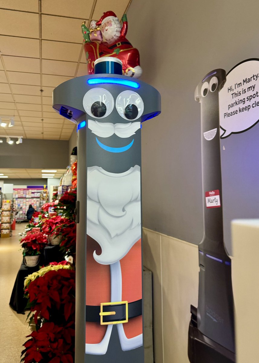 mchesner's tweet image. Stop &amp;amp; Shop is having some fun with their robot for #Christmas! #MartyTheRobot #Xmas #TrumbullCT