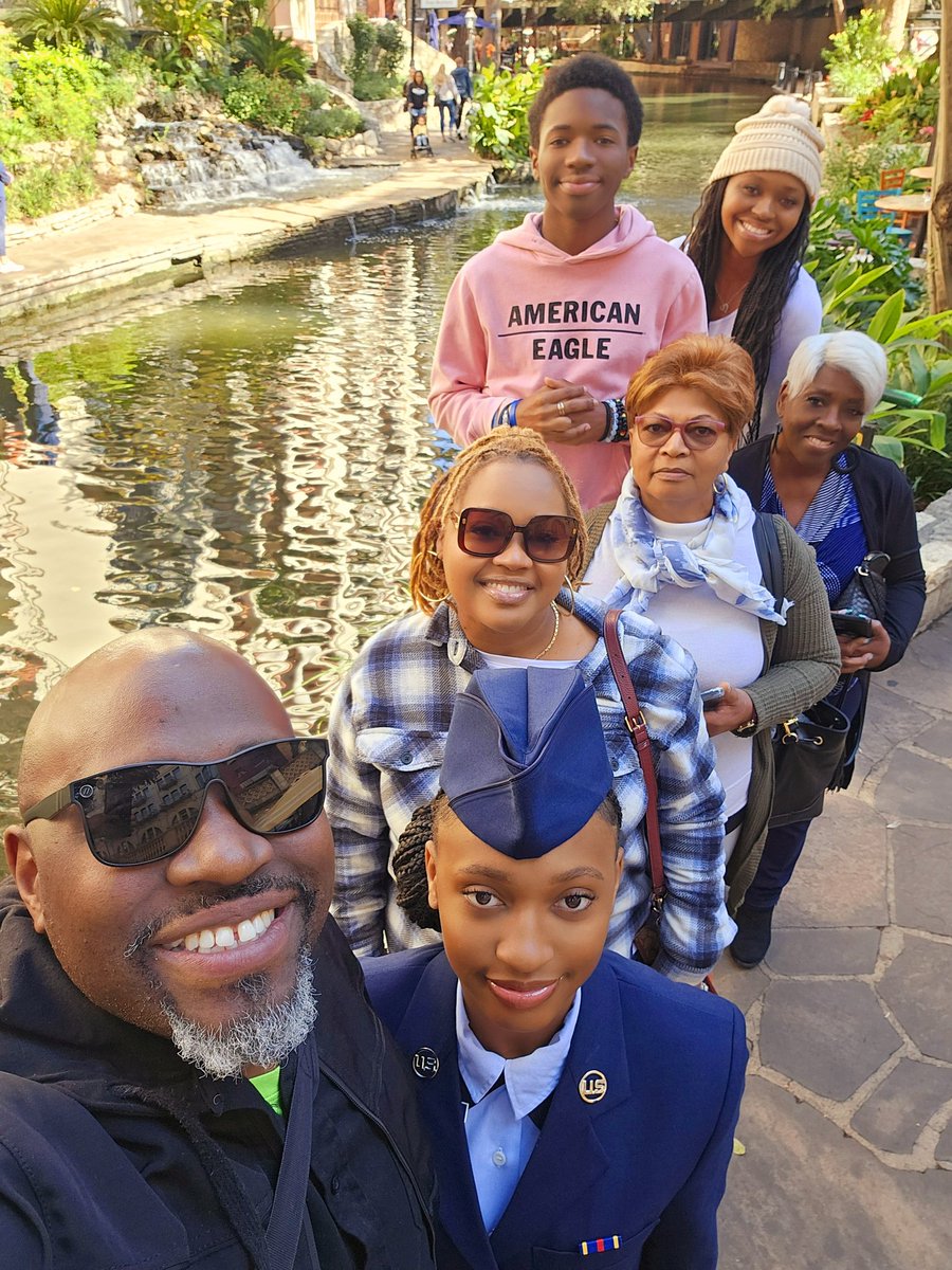 MikeGBryantJr's tweet image. What a time in TX, the whole family watched our Tatiana graduate from BMT in a glorious ceremony. We did tourist things and ate TX BBQ. More pics below, but here's my Bday wish @OnPatrolLive. Like, repost and follow. At #10k I'm picking 5 of you to follow and send a gift. #OPL