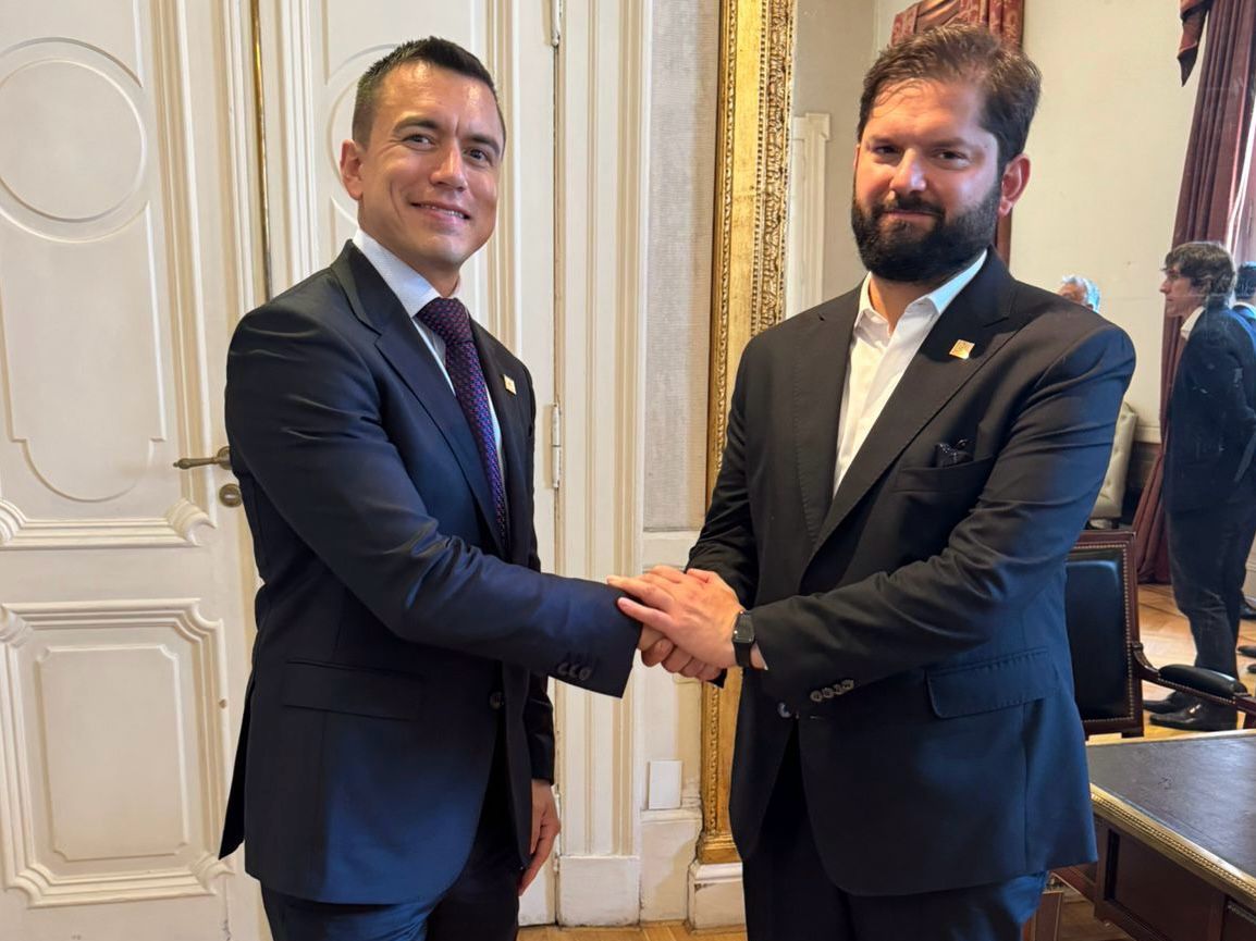 Presidencia_Ec's tweet photo. El Primer Mandatario, @DanielNoboaOk, mantuvo una reunión bilateral con @GabrielBoric, presidente de Chile, fortaleciendo las relaciones diplomáticas y las alianzas estratégicas de ambas naciones hermanas. 
#ElNuevoEcuador https://t.co/RBiJJLYLdF
