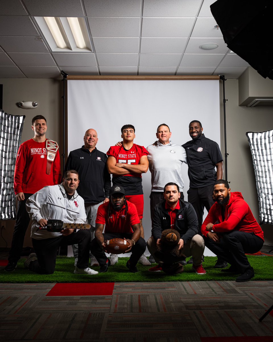 Thank you to the Minot State staff for having me on an official visit this weekend! 🔴🟢<a href="/MSUBeaversFB/">Minot State Football</a> <a href="/TomSimi/">Tom Simi</a> <a href="/CoachFam/">Coach Mike Famiglietti “Fam”</a> <a href="/coachshields/">Ian Shields</a> <a href="/COSGIANTS_FB/">COS Giants Football</a> <a href="/CoachTABurkett/">Travis A. Burkett</a>