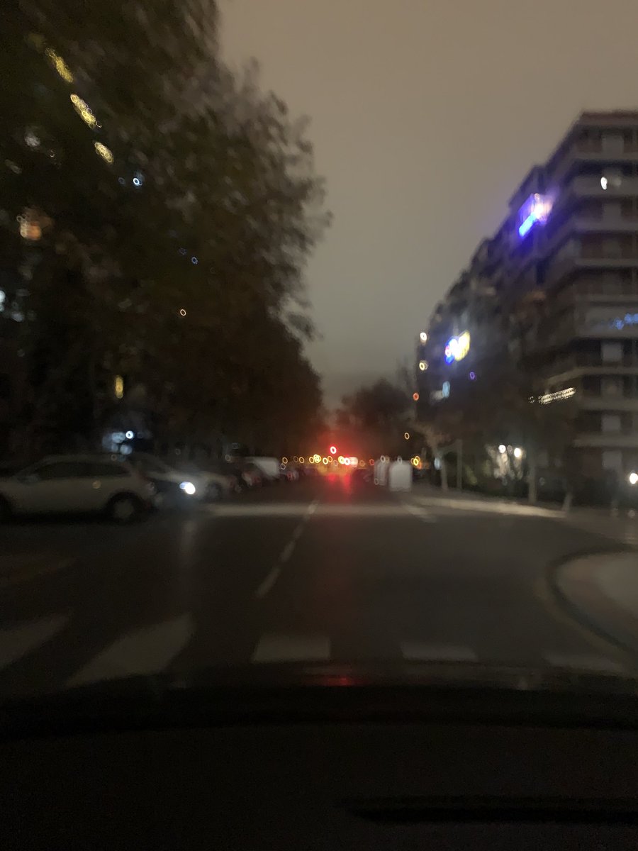 ⁦<a href="/AytoAlcorcon/">Ayuntamiento de Alcorcón</a>⁩ ⁦<a href="/CandeTesta/">Candelaria Testa</a> ⁦<a href="/Hardcorcon/">Hardcorcón</a>⁩ vale que no lleguen las luces navideñas a todos los barrios, o se limiten al recorrido de la cabalgata, pero al menos el funcionamiento de las farolas en C/Portocristo …. 😔😔Menos mal que los vecinos ponen algo de luz 👍