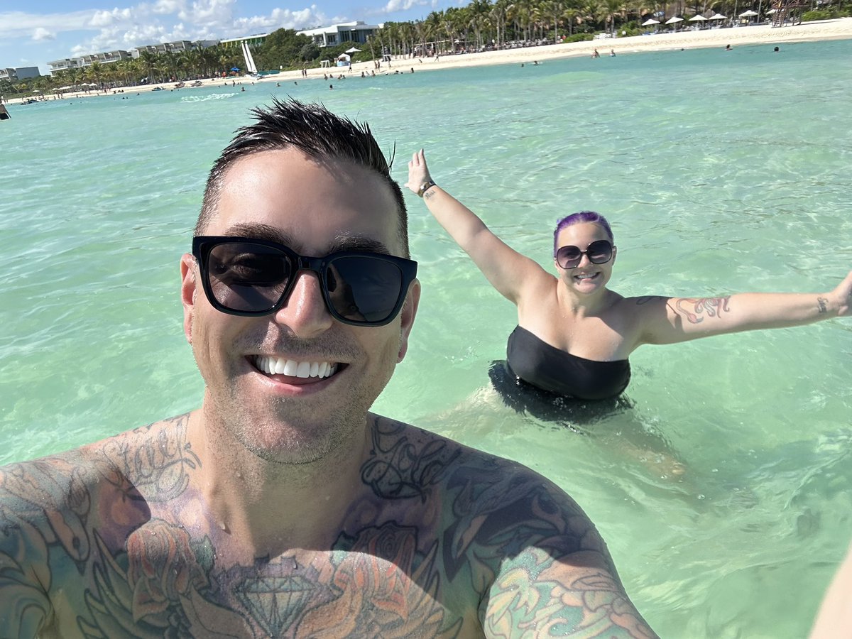 xbaxterx's tweet photo. #travel #vacation #art #explore #relax #beach #resort #sandosplayacar #playadelcarmen #quintanaroo #mexico https://t.co/sGGDpFD12o