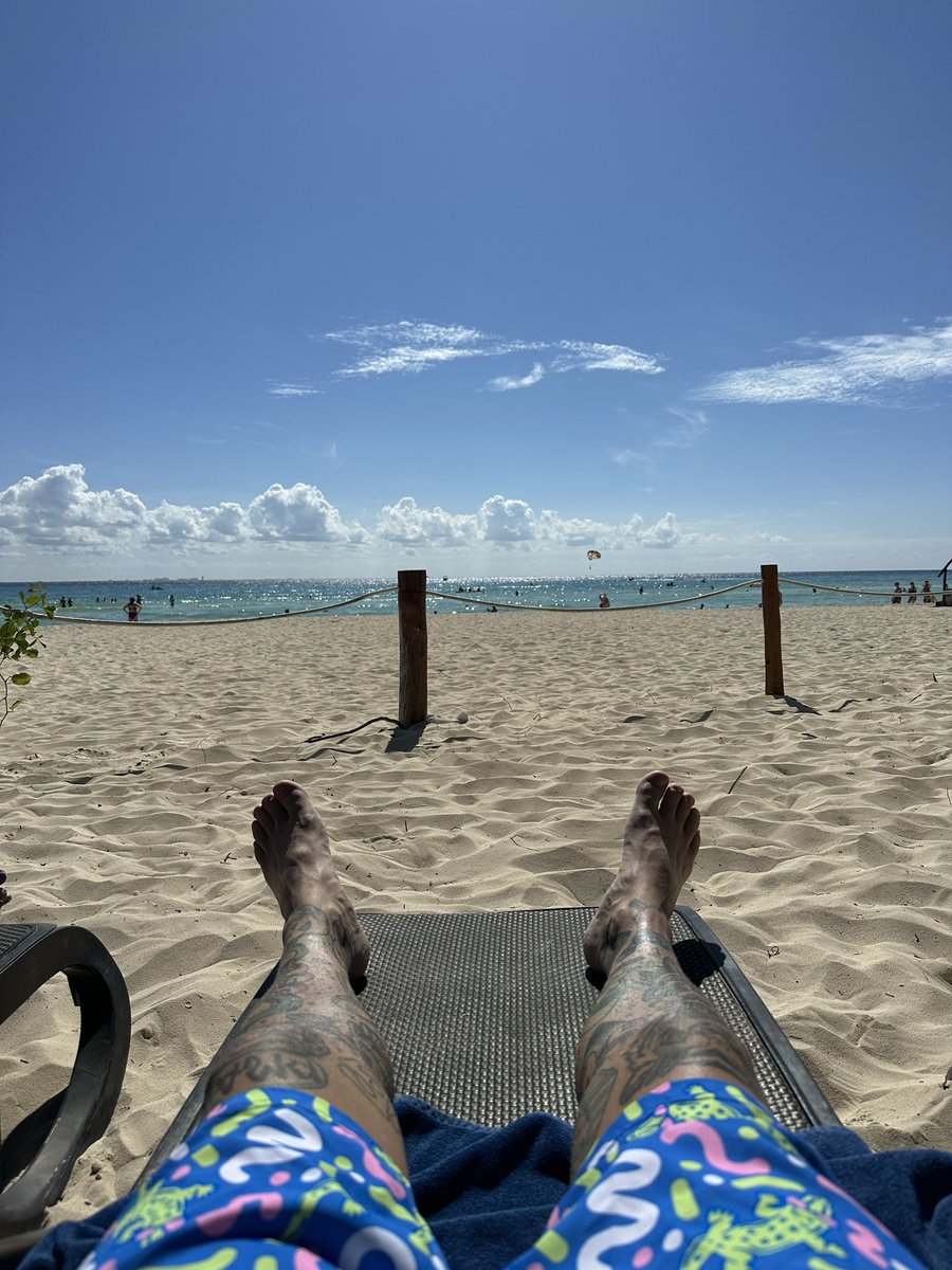 xbaxterx's tweet photo. #travel #vacation #art #explore #relax #beach #resort #sandosplayacar #playadelcarmen #quintanaroo #mexico https://t.co/90HbqSxf0D
