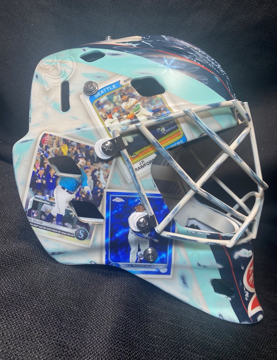 gurucollects's tweet photo. 🚨 BREAKING NEWS 🚨

Seattle Kraken Goalkeeper Joey Daccord will be wearing this helmet during the NHL Winter Classic game.

Designed by @ShiftyPaint, one side of this helmet shows vintage cards of Seattle Mariner greats like Ichiro, Griffey, & Edgar Martinez.

The other side of the helmet displays modern cards of players on the current Mariners roster, with the Julio Rodriguez rookie being prominently featured.

The NHL Winter Classic game will be played on 1/1/24 at T-Mobile Park, the Seattle Mariners home stadium.

Hey @JDac35, if you want to sell this helmet after the game, I’m a buyer at $2,500 to the charity of your choice!!