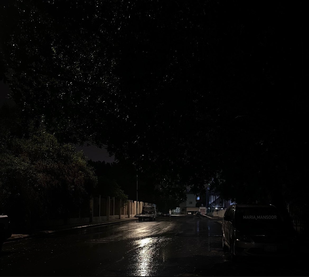 MARIAMANSOOR_'s tweet photo. December rain at night🖤 https://t.co/qZpUmtePpb