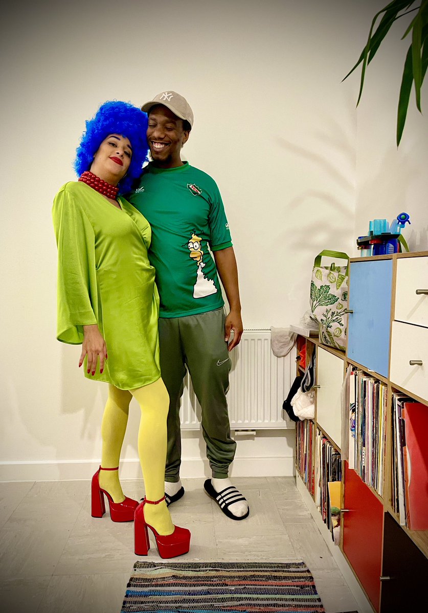 kit_manaman's tweet photo. When the other half said she was going to a fancy dress party as Marge… I knew exactly what had to be done 😂😂😂 big up @FerroDeLaPampa for this GK shirt from 2018
#Simpsons #TheSimpsons #margesimpson #hommersimpson https://t.co/oyOqt7Hyor