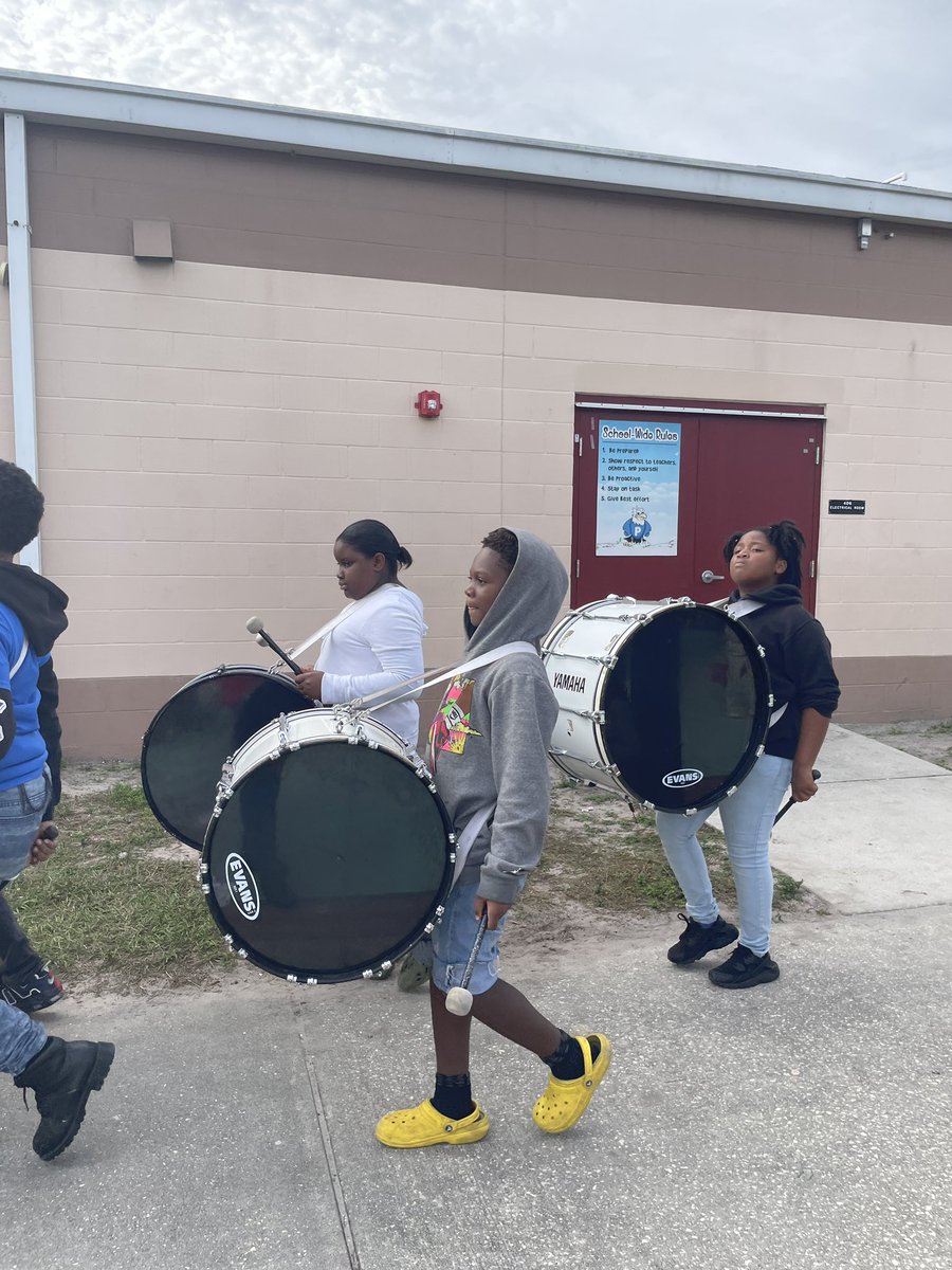 PotterEagles's tweet photo. Busy weekend for our Potter Drumline! House celebration on Friday, Battle of the Bands on Saturday, and Jingle Bell Bazaar today. We are so proud of our drummers, dancers, and flag girls and all their hard work! #PotterPride https://t.co/j4VubDggrT