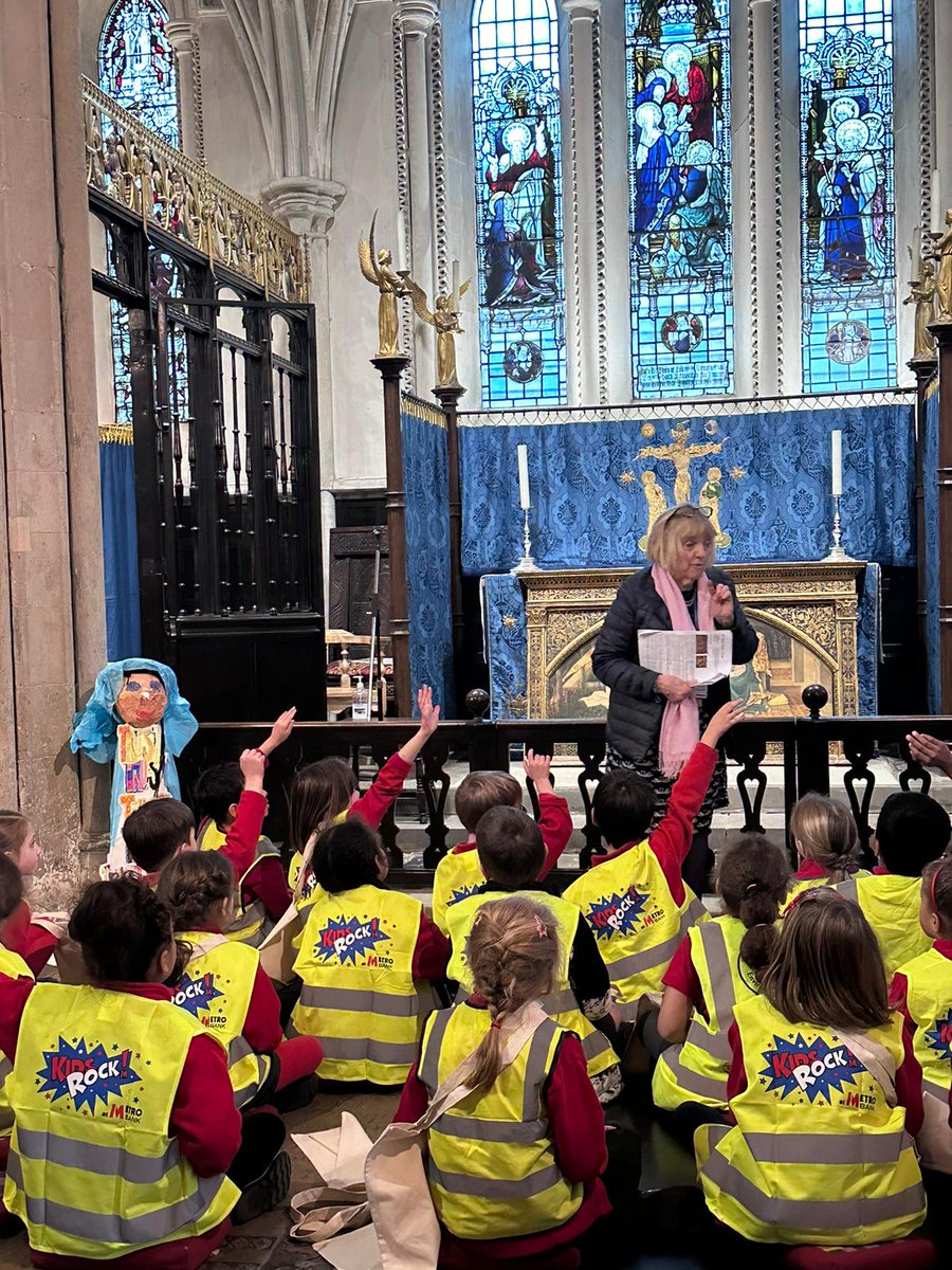 SC_Ed_Learning's tweet photo. Last week was "happy busy". Wonderful to meet our fantastic new Dean @CanonOakley and to welcome 140 Yr2s @Southwarkcathed for our annual Journey to the Manger. It was an absolute delight seeing our brilliant volunteers in action engaging students with the meaning of advent. https://t.co/ehS1bhFY6z