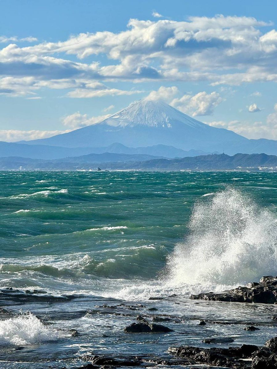 Learning_way_'s tweet image. Fragile people will go around saying that they are unfortunate, while strong people will only become stronger and stronger quietly.