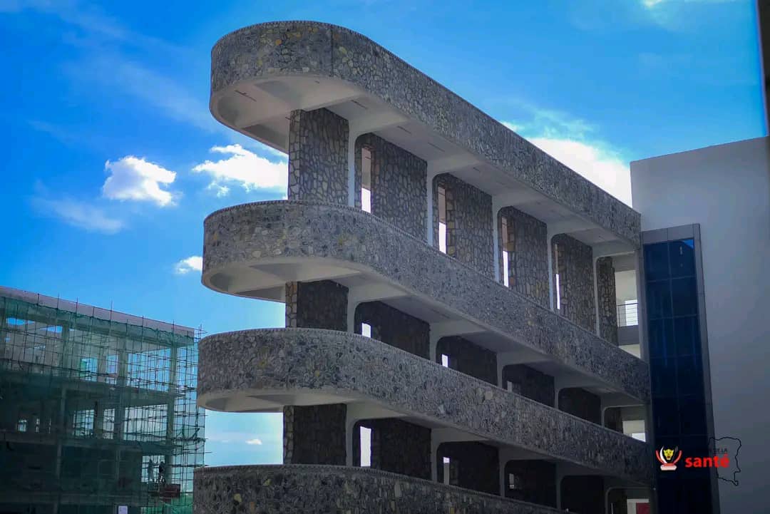 MudimbiThierry's tweet photo. L'hôpital général de référence de Kinshasa Ex maman #Yemo sera inauguré la semaine prochaine. Merci au Président #Fatshi Béton @Fatshi20 https://t.co/B9Mr7BvnUr