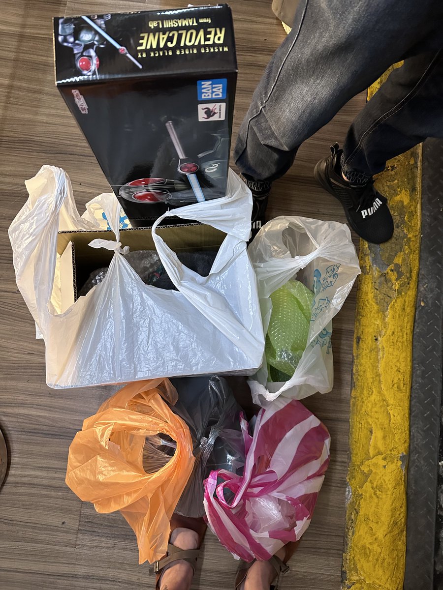 雖然憂鬱症很嚴重
但看到玩具就可以融入到我的快樂天堂
不知道還有什麼能讓我開心了
我就繼續玩玩具吧
😅 https://t.co/RWTWylMvBM