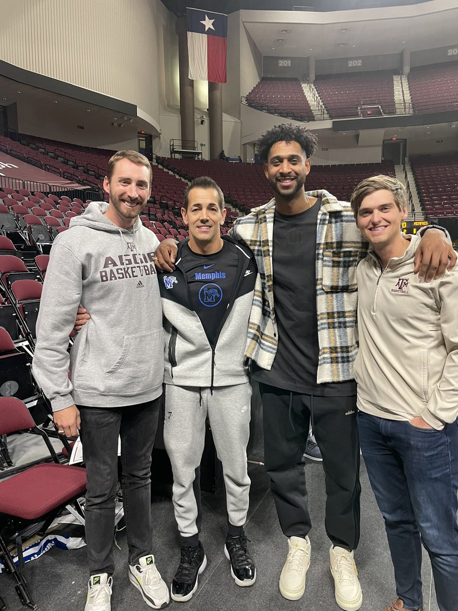 Road W’s are always sweet, but even sweeter when you get to connect with former players. #alwaysfamily #GTG