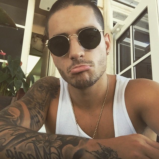 connvfx's tweet photo. AYUDA TAE PARECE MALUMA https://t.co/XqCd2KL2td