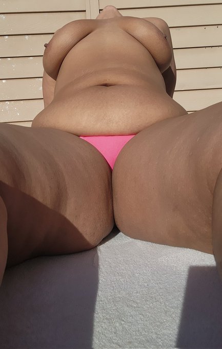 ($9 No PPV) Toasting my Buns All Natural 🍑 Exclusive pics on our OF  Link in our Bio https://t.co/sL
