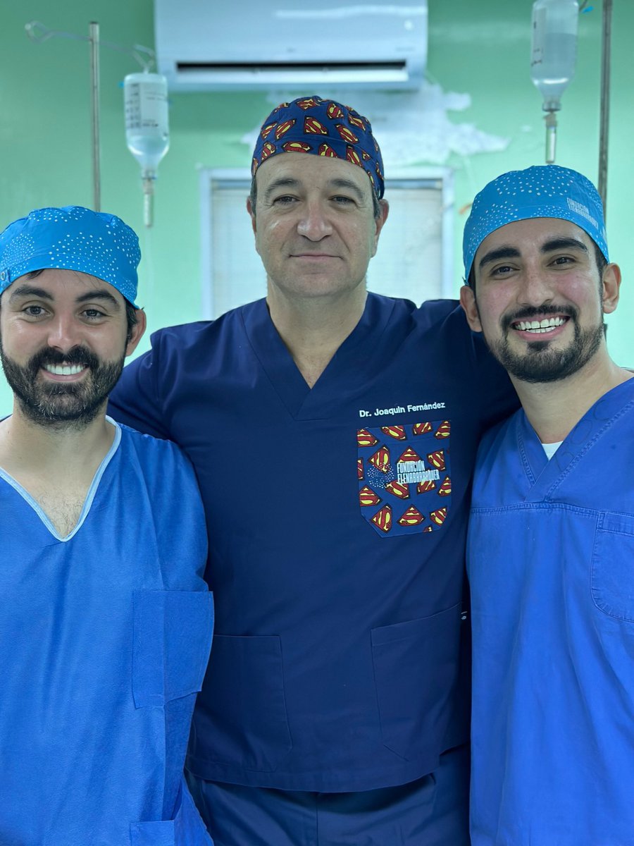 DBerronesM's tweet image. Dos años después aquí estamos, amigo @joaquinfdezoft. Un verdadero honor coincidir contigo y aprender de un gran cirujano y ser humano. Vamos por mas!