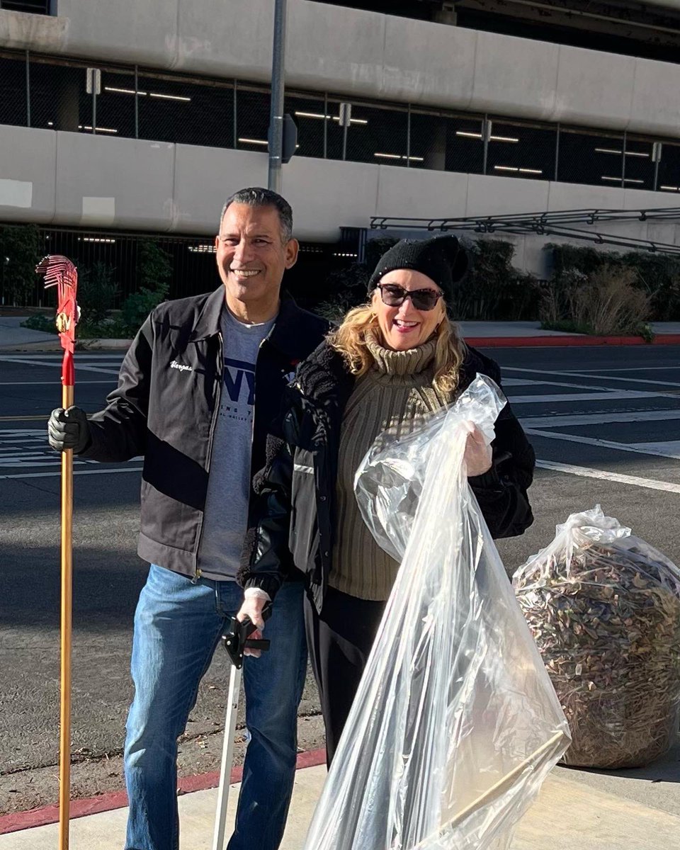 Thank you to Van Nuys Area volunteers, Penny and the CPAB members, Van Nuys Cadets, Sherman Oaks Business Association, and Sergeant Pedroza and SLO’s for a successful Community Clean Up. 

The areas of Van Nuys Station and the Civic Center Plaza were cleaned and it looks amazing.