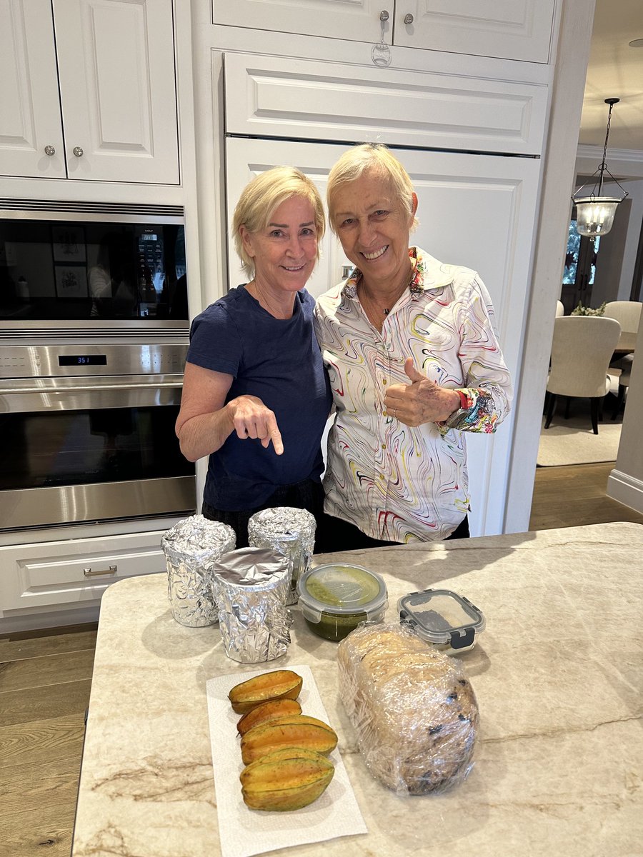 We're in this together! 💪🏼👊🙏 Thanks for the delicious food ⁦@Martina⁩ ❤️