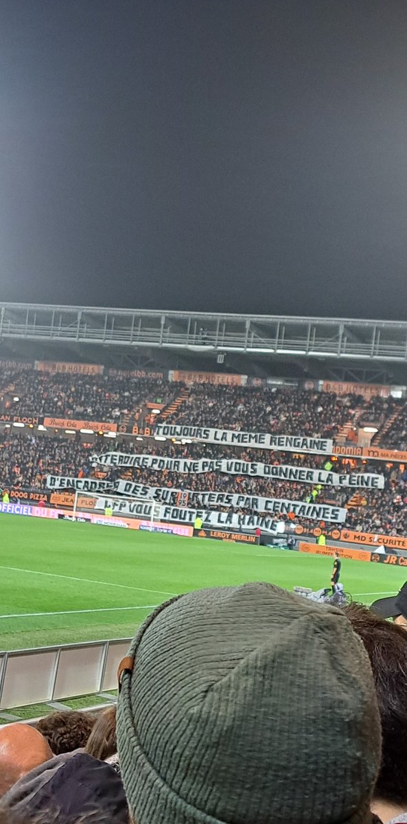 #FCLOM

LIBERTÉ POUR LES ULTRAS 

LA LIGUE LA LIGUE ON ENCULE